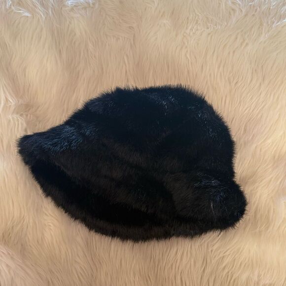 Faux fur black hat - Picture 5 of 6